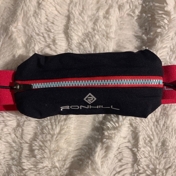 🎈2 for 25 🎈Compact running belt - Picture 2 of 6